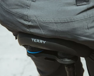 Close-up of a Terry saddle and its shock absorber