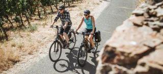 Zwei Radfahrer mit Terry-Touringsätteln unterwegs