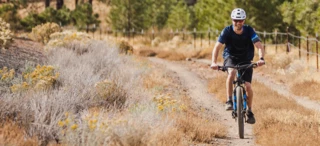 Radfahrer im Gelände