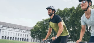 Zwei Radfahrer unterwegs